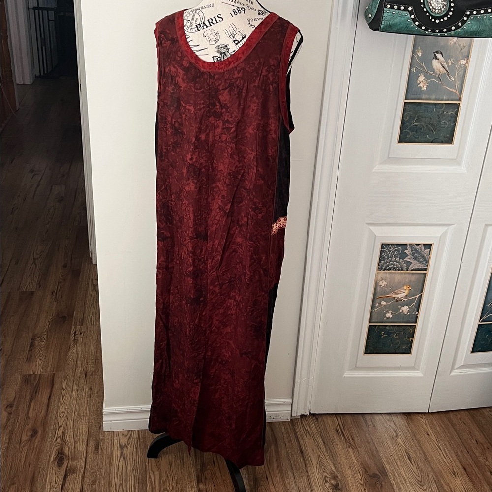Chic Sleeveless Red and Black Maxi Dress - Picture 3 of 6